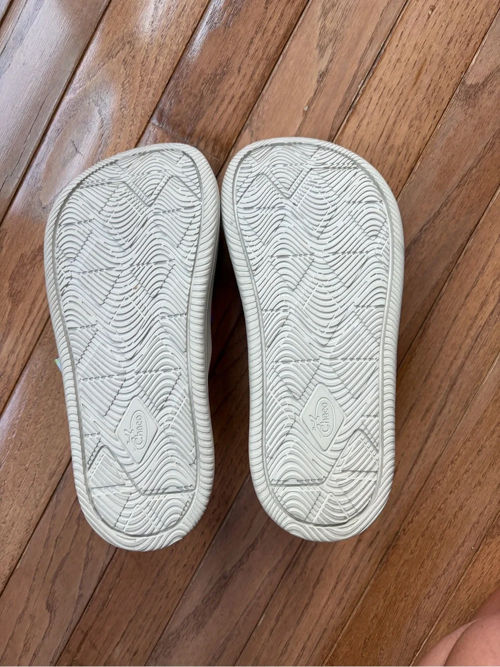 Chaco Chillos Sandals light grey with tie-dye straps